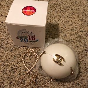 GORGEOUS CHANEL PEARL PURSE